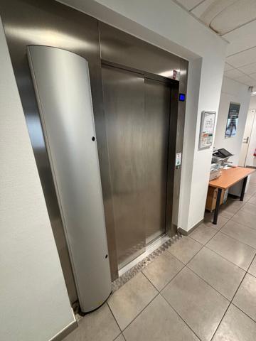 Bureau
        
        - 522 m²