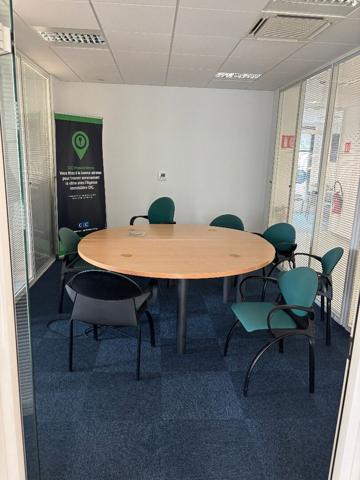 Bureau
        
        - 522 m²