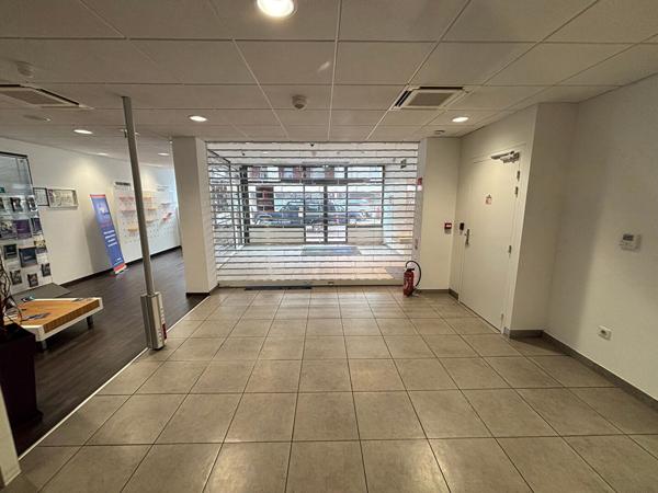 Bureau
        
        - 522 m²