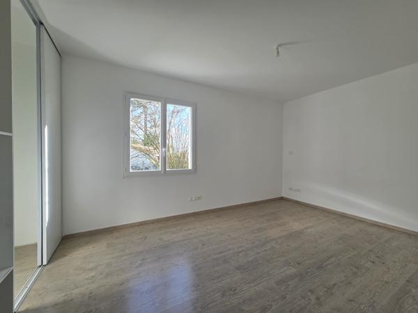 Maison de plain pied - 5 chambres 1 bureau 