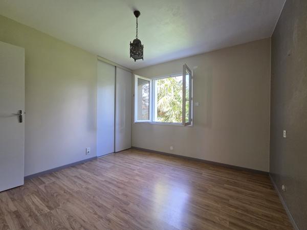 Maison de plain pied - 5 chambres 1 bureau 