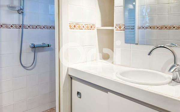 Maison à vendre    9 pièces •  Grospierres
