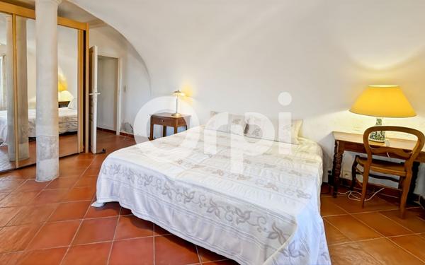 Maison à vendre    9 pièces •  Grospierres
