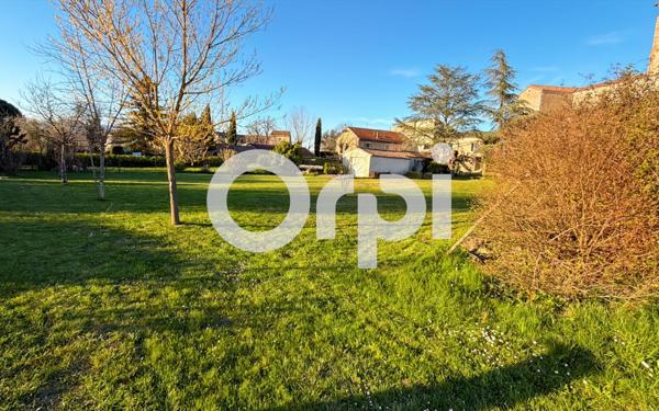 Maison à vendre    9 pièces •  Grospierres