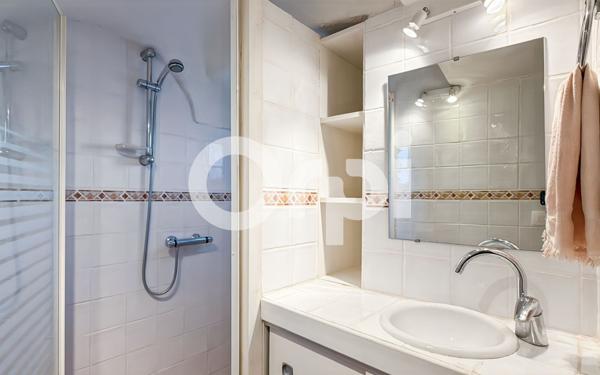 Maison à vendre    9 pièces •  Grospierres
