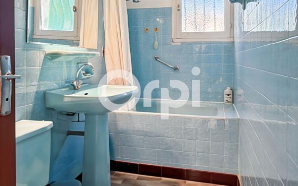 Maison à vendre    9 pièces •  Grospierres