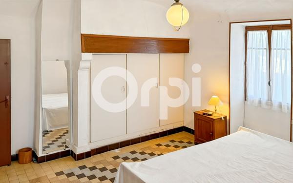 Maison à vendre    9 pièces •  Grospierres