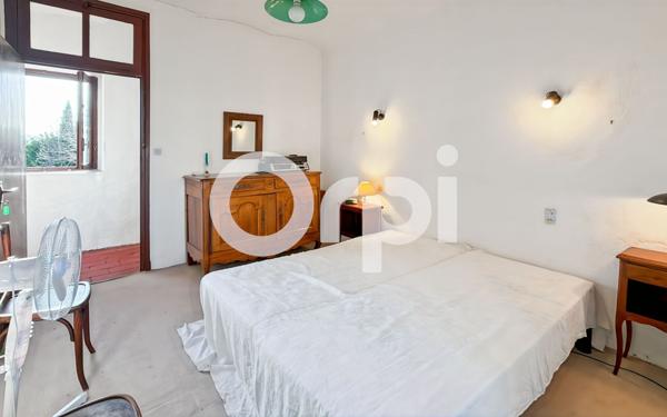 Maison à vendre    9 pièces •  Grospierres