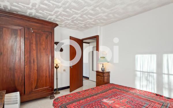 Maison à vendre    9 pièces •  Grospierres