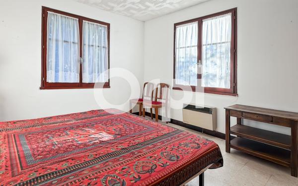 Maison à vendre    9 pièces •  Grospierres