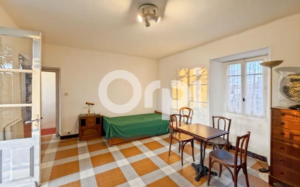 Maison à vendre    9 pièces •  Grospierres