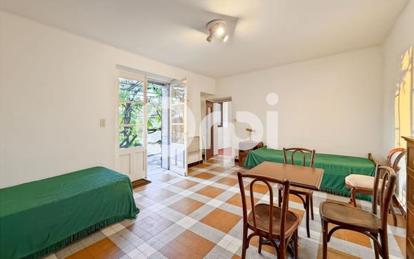 Maison à vendre    9 pièces •  Grospierres