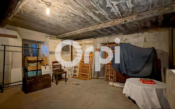 Maison à vendre    9 pièces •  Grospierres