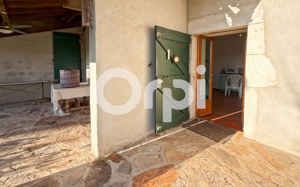 Maison à vendre    9 pièces •  Grospierres