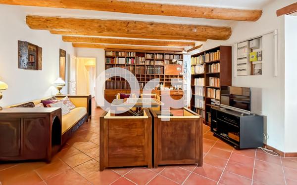 Maison à vendre    9 pièces •  Grospierres