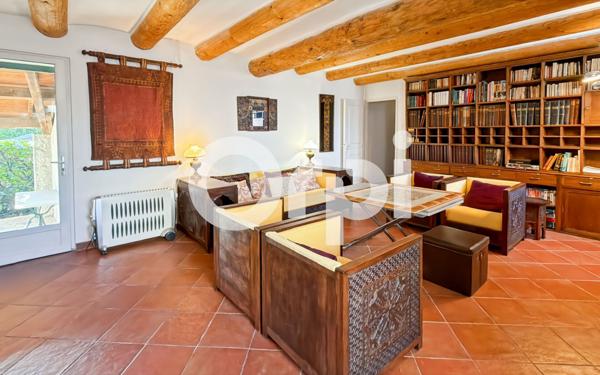 Maison à vendre    9 pièces •  Grospierres