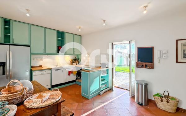 Maison à vendre    9 pièces •  Grospierres