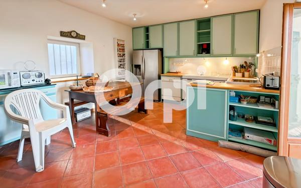 Maison à vendre    9 pièces •  Grospierres