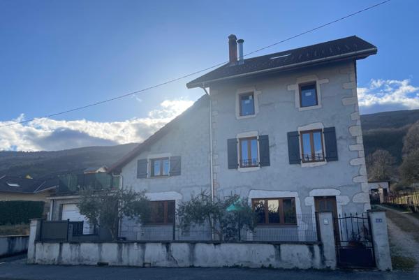 Maison à CORBONOD, 01420 - 6 pièces 213m²
