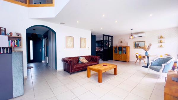 À seulement 10 min de Fronton et de Bressols - Maison Contemporaine de 153 m² - 4 chambres + bureau (5e chambre) - Piscine et terrain de 896 m²