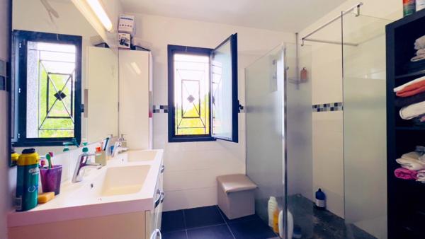 À seulement 10 min de Fronton et de Bressols - Maison Contemporaine de 153 m² - 4 chambres + bureau (5e chambre) - Piscine et terrain de 896 m²