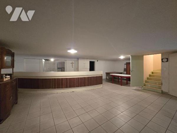 Beau pavillon indépendant de 195 m²,  sur soul sol,  comprenant : hall d'entrée, cuisine aménag...