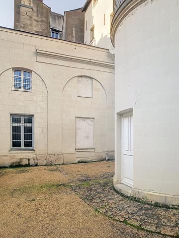 Saumur centre-ville : appartement vue sur Loire, de standing 3 chambres , parking et cave