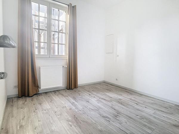 Saumur centre-ville : appartement vue sur Loire, de standing 3 chambres , parking et cave