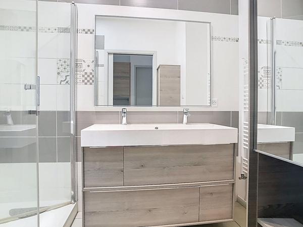 Saumur centre-ville : appartement vue sur Loire, de standing 3 chambres , parking et cave
