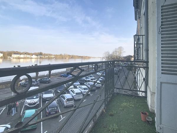 Saumur centre-ville : appartement vue sur Loire, de standing 3 chambres , parking et cave