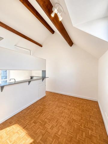 Location                                                      Appartement
                        
                     3 pièces                      72 m2                     à Fontainebleau