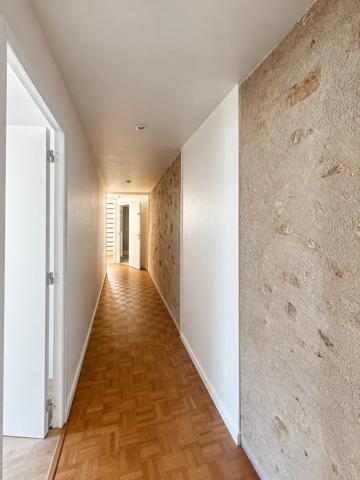 Location                                                      Appartement
                        
                     3 pièces                      72 m2                     à Fontainebleau