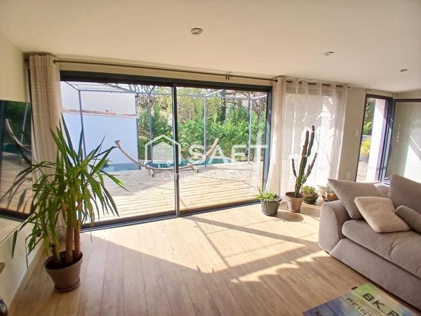 Maison moderne de 147 m2 en plain pieds, avec piscine à débordement sur Malemort-du-comtat