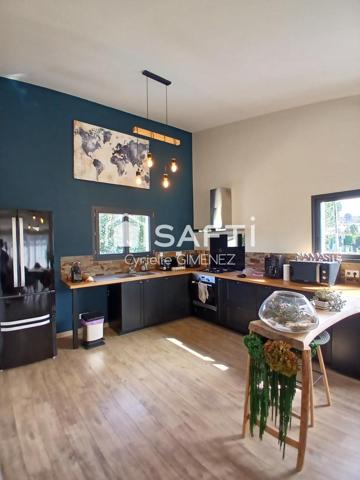 Maison moderne de 147 m2 en plain pieds, avec piscine à débordement sur Malemort-du-comtat