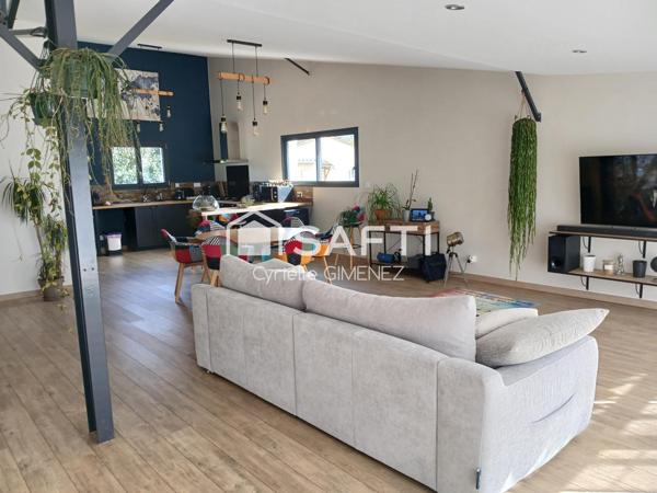 Maison moderne de 147 m2 en plain pieds, avec piscine à débordement sur Malemort-du-comtat