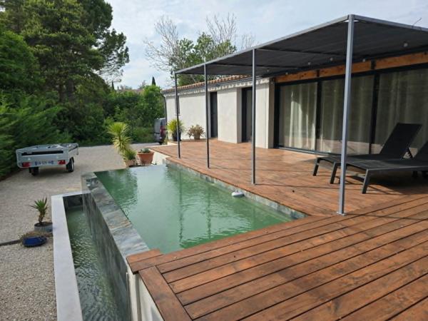 Maison moderne de 147 m2 en plain pieds, avec piscine à débordement sur Malemort-du-comtat