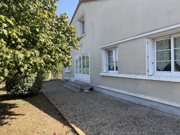 ? Maison familiale 4 chambres avec 3 garages et jardin À 5