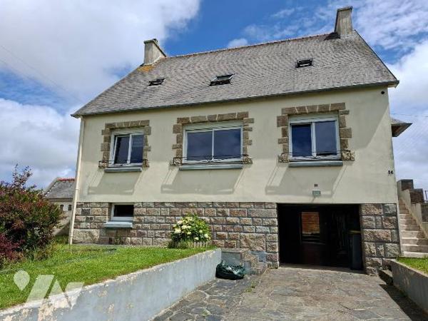 FINISTERE (029)
A 5 kms des plages, à proximité de toutes commodités, maison d'habitation situ...