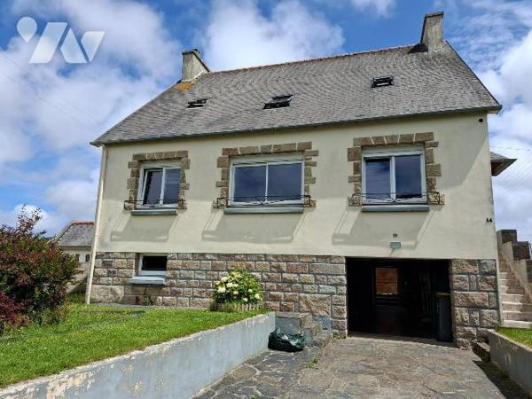 FINISTERE (029)
A 5 kms des plages, à proximité de toutes commodités, maison d'habitation situ...