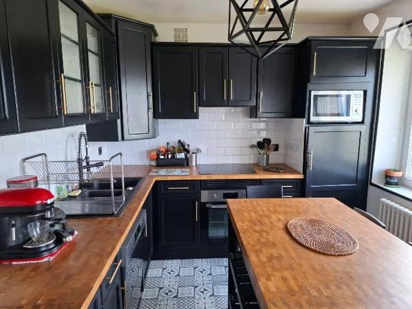 FINISTERE (029)
A 5 kms des plages, à proximité de toutes commodités, maison d'habitation situ...