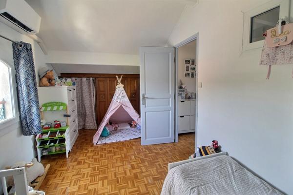 Maison individuelle de 133 m² utiles sur terrain de 451 m² cave buanderie cuisine d'été et appenti