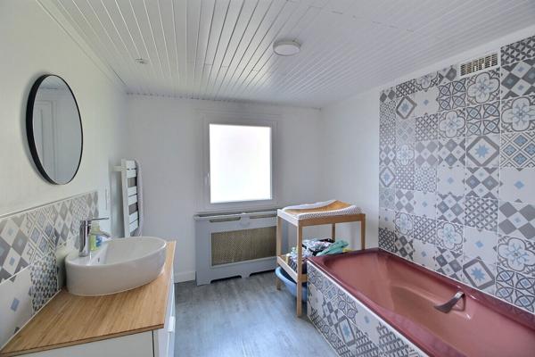 Maison individuelle de 133 m² utiles sur terrain de 451 m² cave buanderie cuisine d'été et appenti