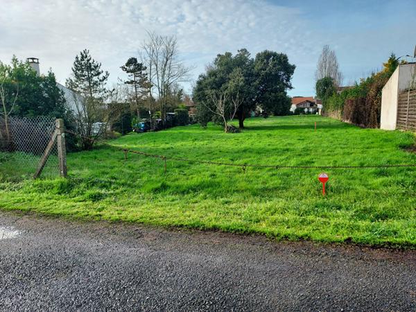 Terrain à bâtir proche du bourg du château de 650 m2