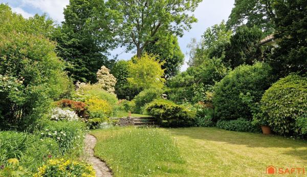 Maison familiale à réinventer dans un écrin de verdure