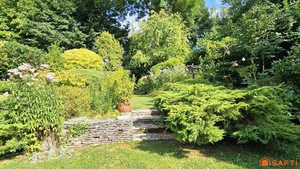 Maison familiale à réinventer dans un écrin de verdure