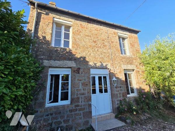 A vendre à CEAUCE(61), proche des commerces, une maison comprenant un séjour(30 m²) avec cuisin...