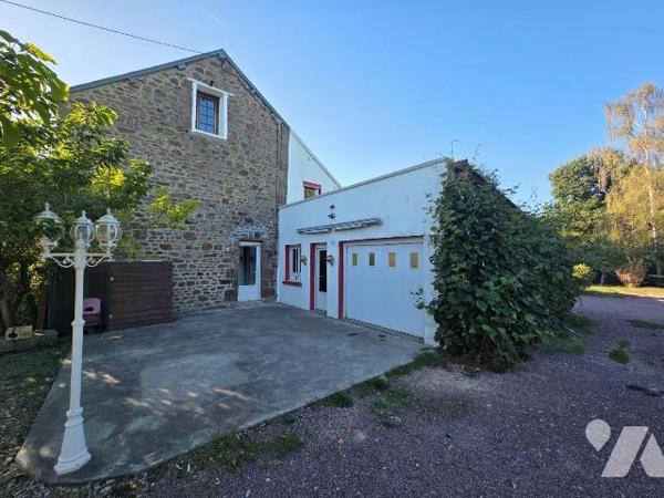 A vendre à CEAUCE(61), proche des commerces, une maison comprenant un séjour(30 m²) avec cuisin...