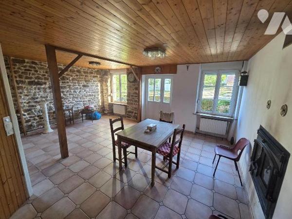 A vendre à CEAUCE(61), proche des commerces, une maison comprenant un séjour(30 m²) avec cuisin...