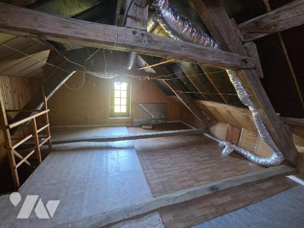 A vendre à CEAUCE(61), proche des commerces, une maison comprenant un séjour(30 m²) avec cuisin...