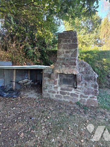 A vendre à CEAUCE(61), proche des commerces, une maison comprenant un séjour(30 m²) avec cuisin...